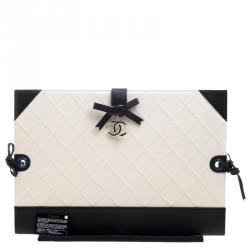 مملوكة مسبقًا Chanel Off White/Black Quilted Leather Small Drawing Portfolio Bag