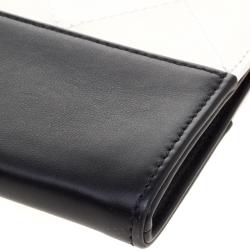 مملوكة مسبقًا Chanel Off White/Black Quilted Leather Small Drawing Portfolio Bag