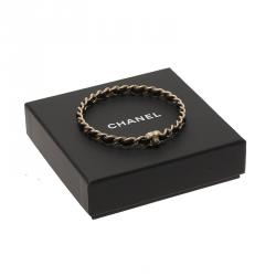 مملوكة مسبقًا Chanel CC Turnlock Logo Black Leather Woven Gold Tone Chain Bangle Size 21cm