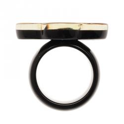 مملوكة مسبقًا خاتم شانيل CC كاميليا راتنج و كريستال متعدد الألوان مقاس 53