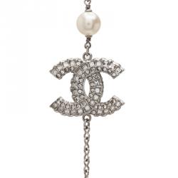 مملوكة مسبقًا قلادة شانيل CC سي هورس لؤلؤ صناعي كريستال