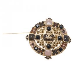 مملوكة مسبقًا بروش شانيل CC متعاكسة كريستال متعدد الألوان ذهبي