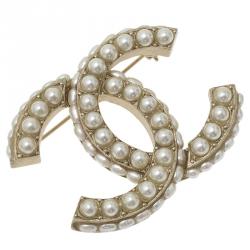مملوكة مسبقًا Chanel CC Faux Pearl Brooch
