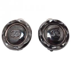 مملوكة مسبقًا Chanel CC Round Silver Tone Clip-On Earrings