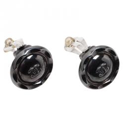 مملوكة مسبقًا Chanel CC Round Silver Tone Clip-On Earrings