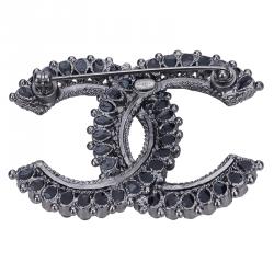 Pre Owned بروش شانيل CC قطرات سوداء معدن فضي اللون