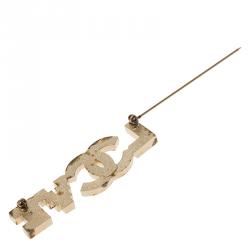 مملوكة مسبقًا Chanel CC Love Brooch