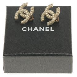 Pre Owned Chanel CC Medium Faux Pearl Gold Tone Stud Clip On Earrings
