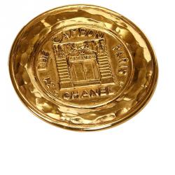 Pre Owned Chanel Vintage 31 Rue Cambon Gold Tone Medallion Brooch