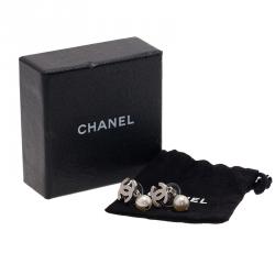 Pre Owned حلق شانيل CC لؤلؤ ميني