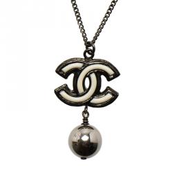 مملوكة مسبقًا Chanel CC Black and White Metal Drop Pendant Necklace