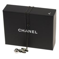 مملوكة مسبقًا Chanel CC Black and White Metal Drop Pendant Necklace