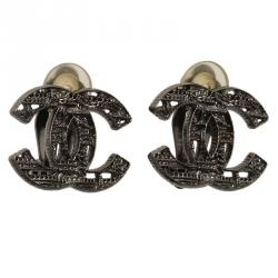 مملوكة مسبقًا أقراط شانيل CC رصاصي بكلبس ومسمار