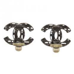 مملوكة مسبقًا أقراط شانيل CC رصاصي بكلبس ومسمار