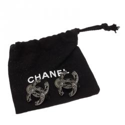 مملوكة مسبقًا أقراط شانيل CC رصاصي بكلبس ومسمار