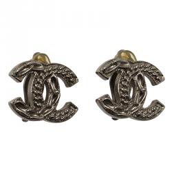 مملوكة مسبقًا أقراط شانيل CC بكلبسات حرفي CC بلون رصاصي 