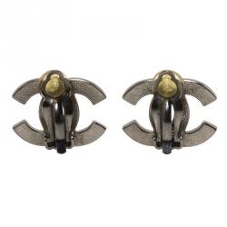 مملوكة مسبقًا أقراط شانيل CC بكلبسات حرفي CC بلون رصاصي 