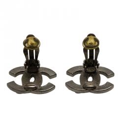 مملوكة مسبقًا أقراط شانيل CC بكلبسات حرفي CC بلون رصاصي 