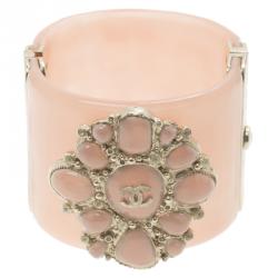 مملوكة مسبقًا Chanel CC Peach Resin Gold Tone Wide Cuff Bracelet 17cm