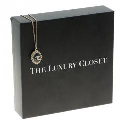 مملوكة مسبقًا قلادة شانيل CC راتنغ أزرق دلاية حجر ذهبية اللون