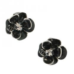 مملوكة مسبقًا Chanel CC Black Enamel Silver Tone Edged Camellia Clip-on Stud Earrings