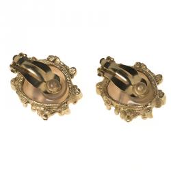 مملوكة مسبقًا أقراط شانيل CC راتنج وردي ذهبية اللون بكلبس