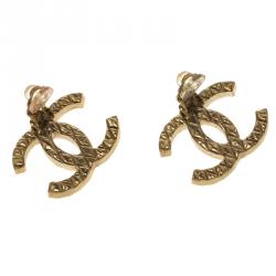 Pre Owned أقراط شانيل CC كليب اون ذهبي اللون