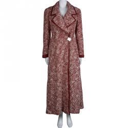 مملوكة مسبقًا معطف شانيل طويل صوف أحمر وأبيض بإبزيم مزين M