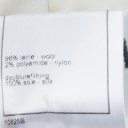 مملوكة مسبقًا معطف شانيل طويل صوف أحمر وأبيض بإبزيم مزين M