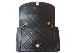 Pre Owned حقيبة شانيل جلد خروف أسود كلاسيك بقلاب