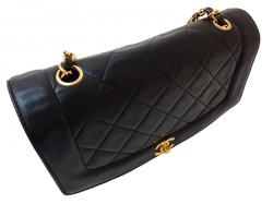 Pre Owned حقيبة شانيل جلد خروف أسود كلاسيك بقلاب