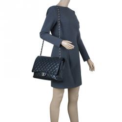 مملوكة مسبقًا Chanel Black Caviar Leather Classic Maxi Double Flap Bag