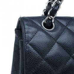 مملوكة مسبقًا Chanel Black Caviar Leather Classic Maxi Double Flap Bag
