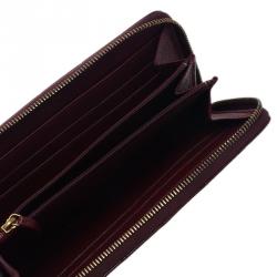 مملوكة مسبقًا Chanel Burgundy Quilted Patent Leather Zip Around Wallet 