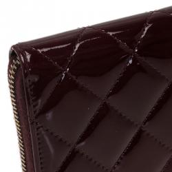 مملوكة مسبقًا Chanel Burgundy Quilted Patent Leather Zip Around Wallet 