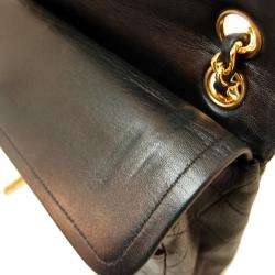 مملوكة مسبقًا حقيبة شانيل ماتيلاس 25 جلد أسود كلاسيكية للكتف