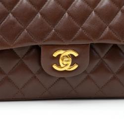 مملوكة مسبقًا حقيبة كتف شانيل 2.55 بغطاء مزدوج جلد مبطن بني شوكولا