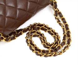 مملوكة مسبقًا حقيبة كتف شانيل 2.55 بغطاء مزدوج جلد مبطن بني شوكولا