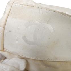 Pre Owned حقيبة شانيل جلد خروف أبيض مبطن صغيرة بغرزة عريضة
