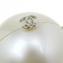 مملوكة مسبقًا Chanel Pearl Plexiglass Round Shape Minaudiere Evening Bag