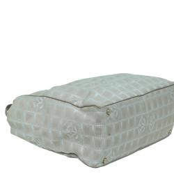 Pre Owned حقيبة يد شانيل لاين ترافيل نايلون فضي/ رصاصي