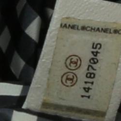 مملوكة مسبقًا حقيبة يد شانيل CC جلد لامعة سوداء