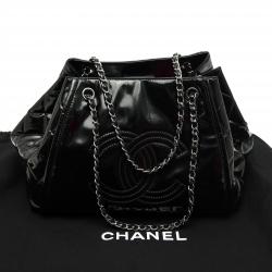 مملوكة مسبقًا حقيبة يد شانيل CC جلد لامعة سوداء