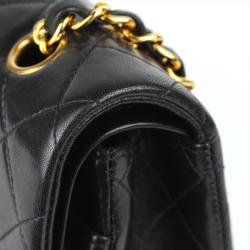 مملوكة مسبقًا Chanel Black Quilted Lambskin Medium Vintage Classic Double Flap Bag