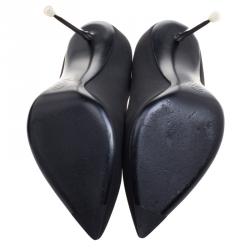 مملوكة مسبقًا Chanel Black Silk Crepe Pointed Toe Pumps Size 39