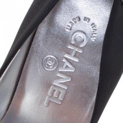 مملوكة مسبقًا Chanel Black Silk Crepe Pointed Toe Pumps Size 39