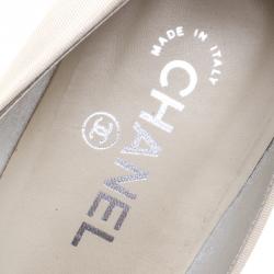 مملوكة مسبقًا Chanel Off White Fabric Camellia Pumps Size 40