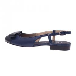 مملوكة مسبقًا Chanel Blue and Black Leather Bow Flat Slingback Sandals Size 39