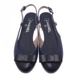 مملوكة مسبقًا Chanel Blue and Black Leather Bow Flat Slingback Sandals Size 39