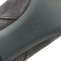 Pre Owned حذاء بوت شانيل فوق الركبة جلد رمادي سويدي cc مقاس 39.5